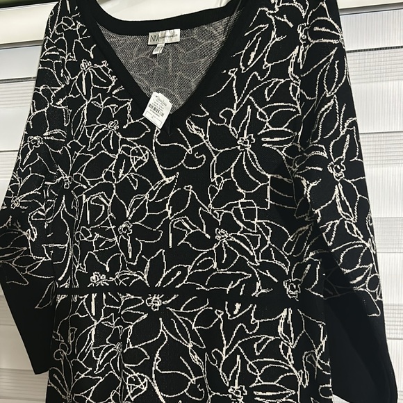 Brand new Neiman Marcus dress with tags! Size XL. Send offers please!! - Picture 4 of 11